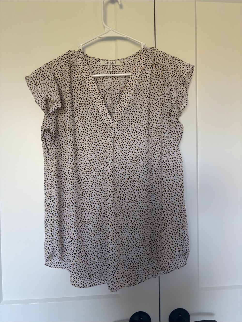 Chaus Cream and Black Dot Print V-Neck Short Sleeve Tunic